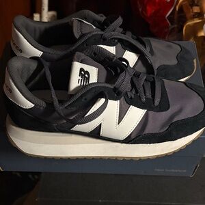 New Balance 237 Women’s white and Black Sneakers